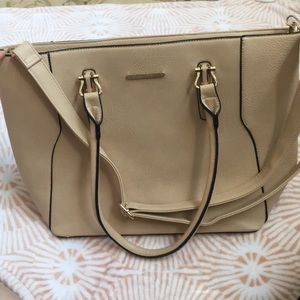 Like new purse in need of home!